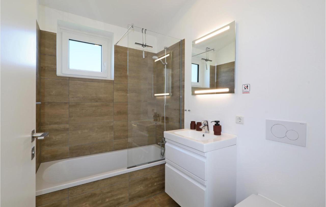 Stunning Home In Lembruch-Duemmer See With Sauna Buitenkant foto